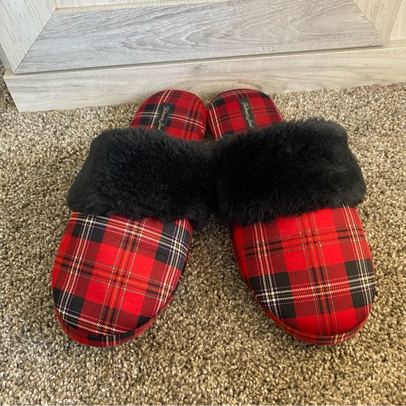 Victoria secret NWOT Slippers Size L 9-10 Condition is "New Christmas Mule Slide - Picture 2 of 12